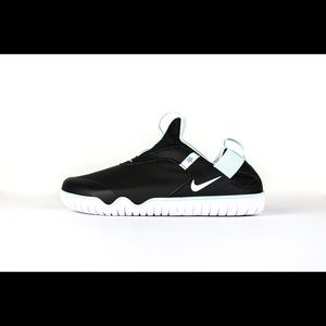 Nike Zoom Pulse Sneakers